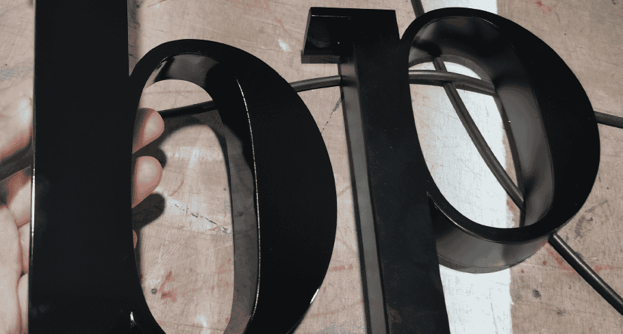 Gloss black Vs. Matte black