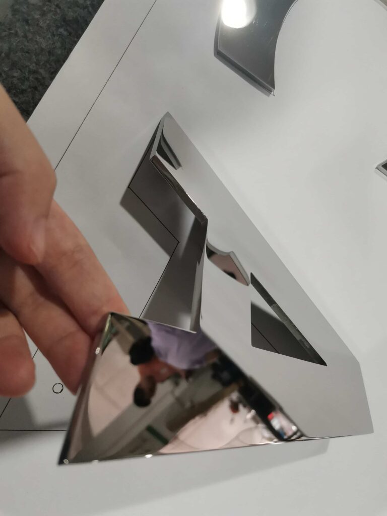 Mirror-finish Letters